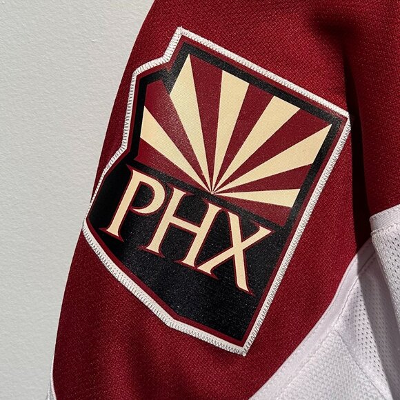 Vintage Reebok NHL Men's Small Phoenix Coyotes Hockey Players Jersey - Picture 6 of 6